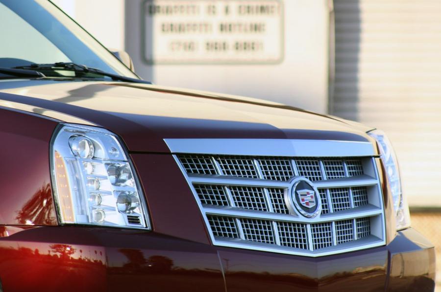  Cadillac Escalade Platinum Hybrid 2011 года  (фото 2 из 60)